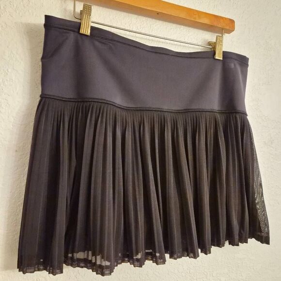 NWOT Athleta Pleated Tennis Skort: Athleisure Essential, Comfy Flattering Fit - Picture 2 of 5